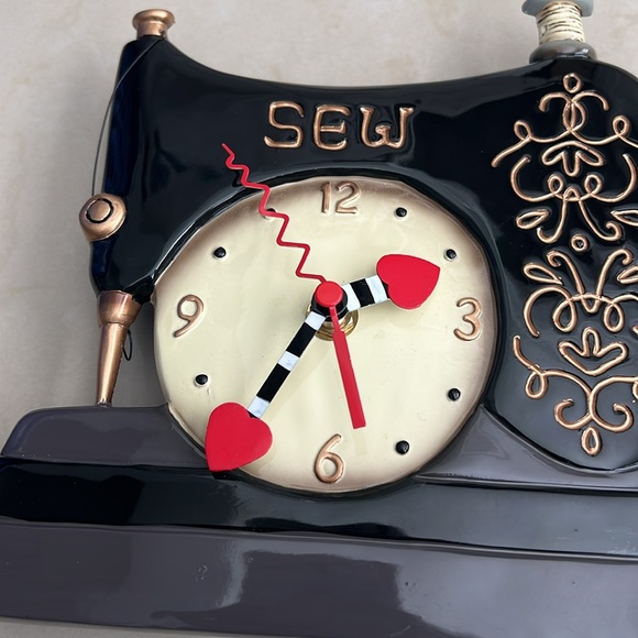Vintage Sewing Machine Wall Clock Black and Gold DECOR ONLY NOT FUNCTIONAL - Picture 2 of 4